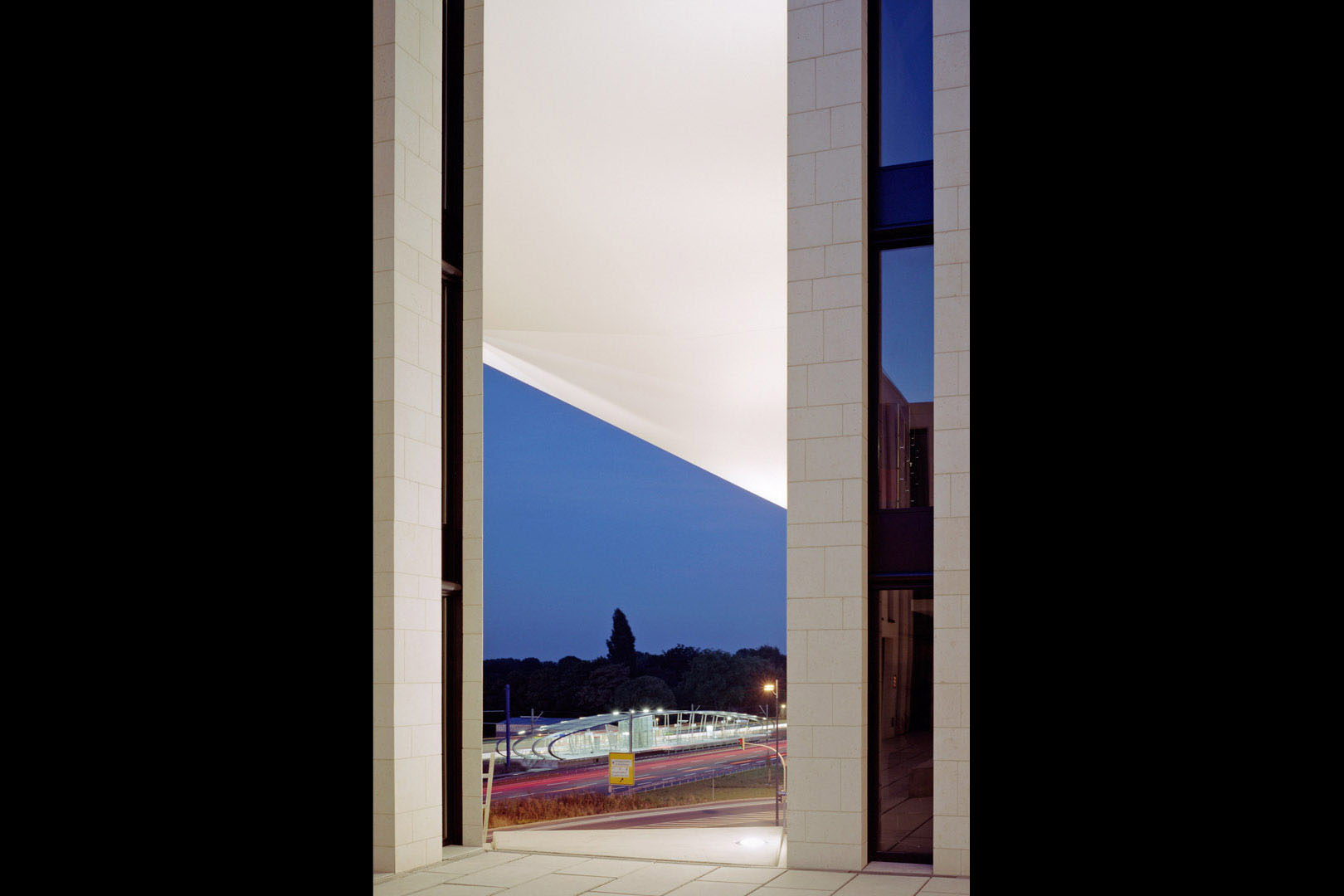 alt32/;;/#645E5C/;;/#4C4A4C